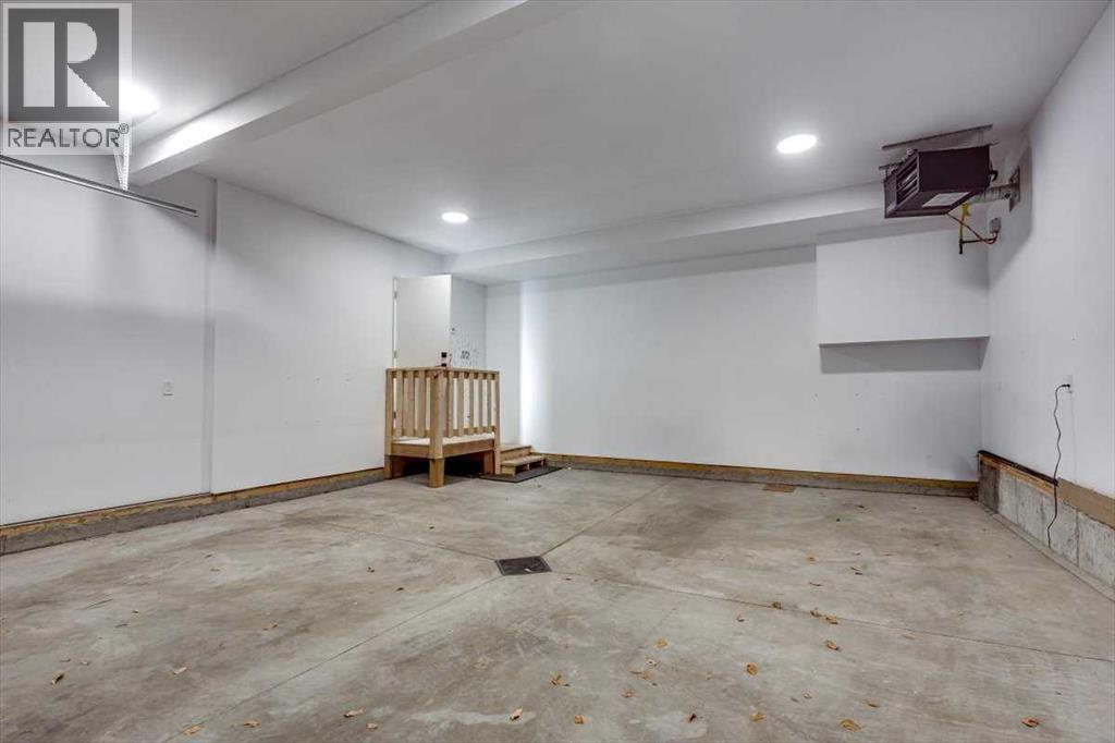 Single Family House Bi-level for Sale in  Emerald Drive Evergreen Red Deer 