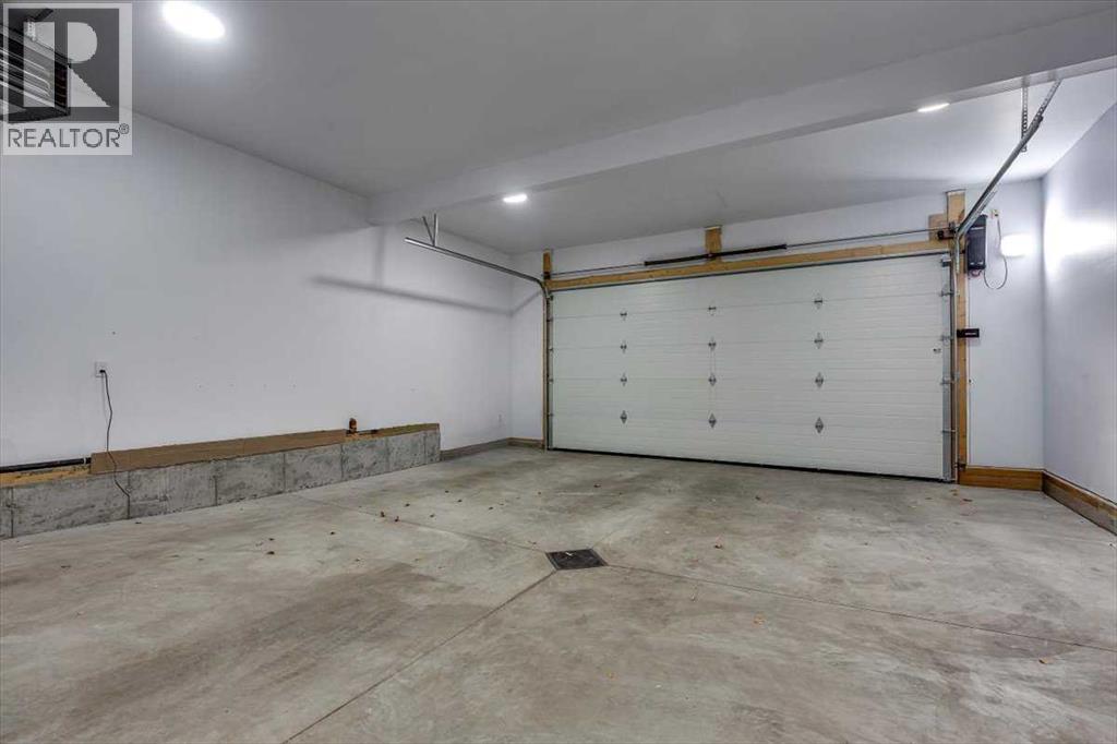 Single Family House Bi-level for Sale in  Emerald Drive Evergreen Red Deer 