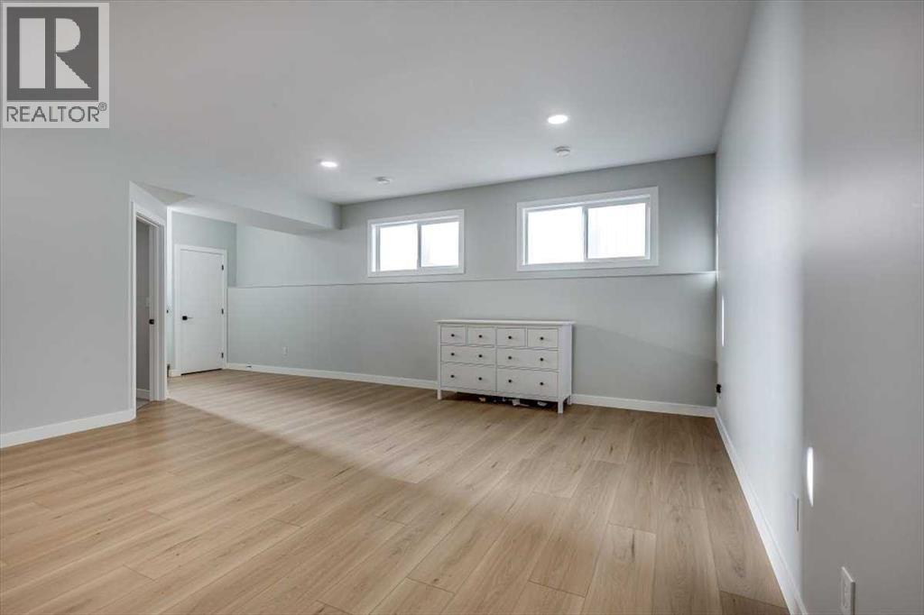 Single Family House Bi-level for Sale in  Emerald Drive Evergreen Red Deer 