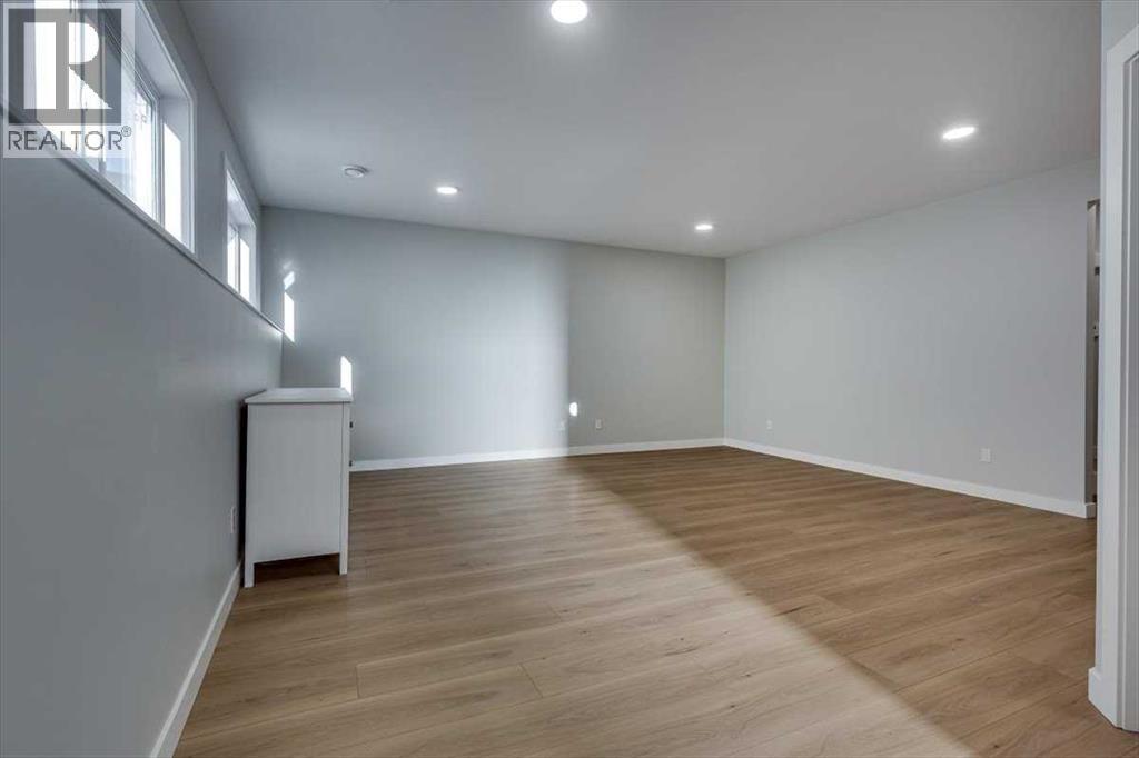 Single Family House Bi-level for Sale in  Emerald Drive Evergreen Red Deer 