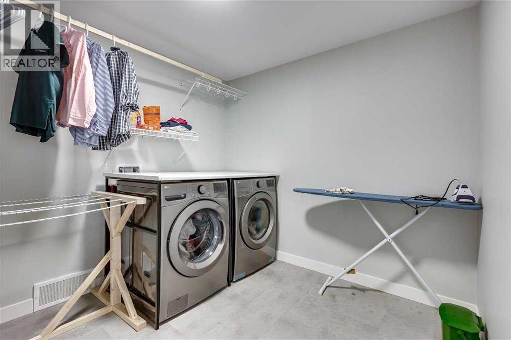 Single Family House Bi-level for Sale in  Emerald Drive Evergreen Red Deer 