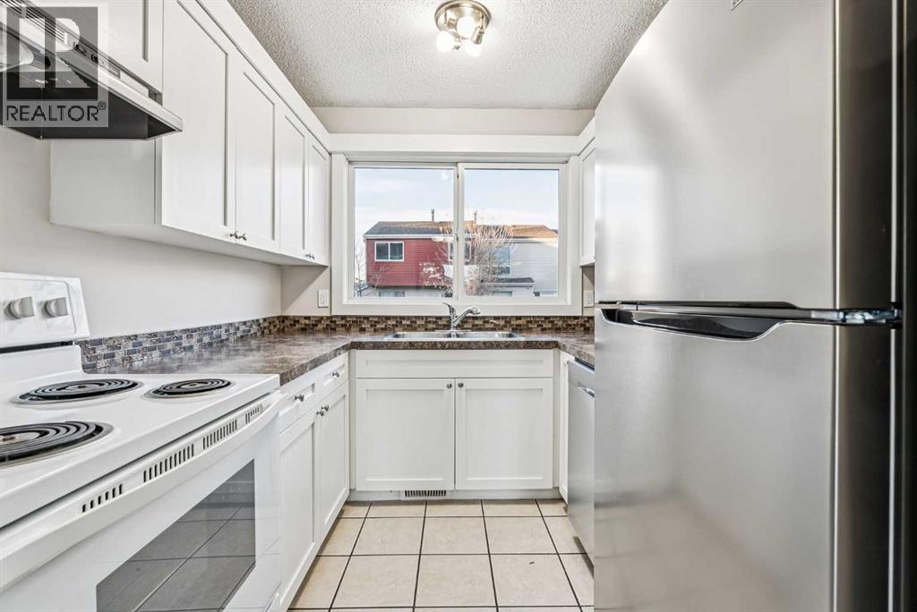 Single Family House for Sale in   Pensacola Crescent SE Penbrooke Meadows Calgary 