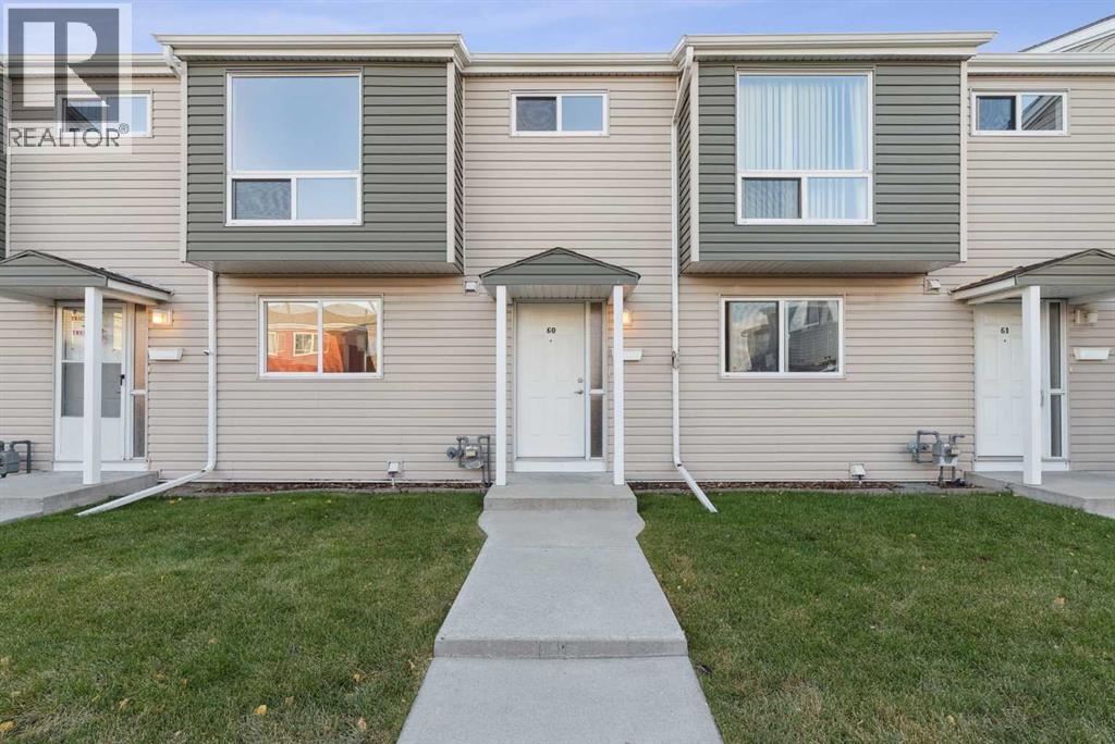 Single Family House for Sale in   Pensacola Crescent SE Penbrooke Meadows Calgary 