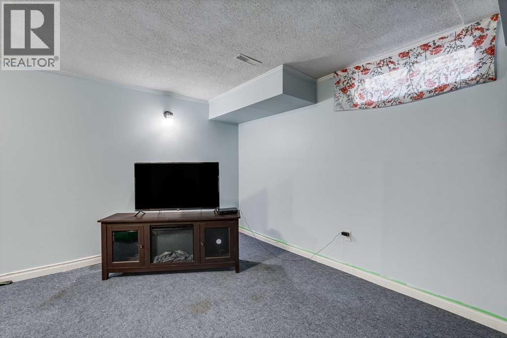 Single Family House for Sale in   Blackhorn Road NE Thorncliffe Calgary 