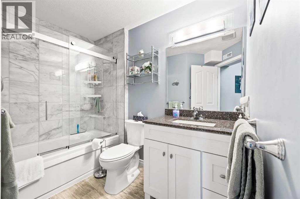 Single Family House Loft for Sale in   Simcoe Boulevard SW Signal Hill Calgary 