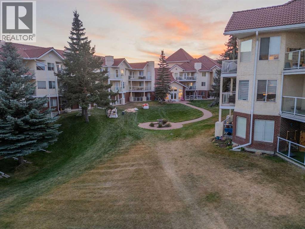 Single Family House Loft for Sale in   Simcoe Boulevard SW Signal Hill Calgary 