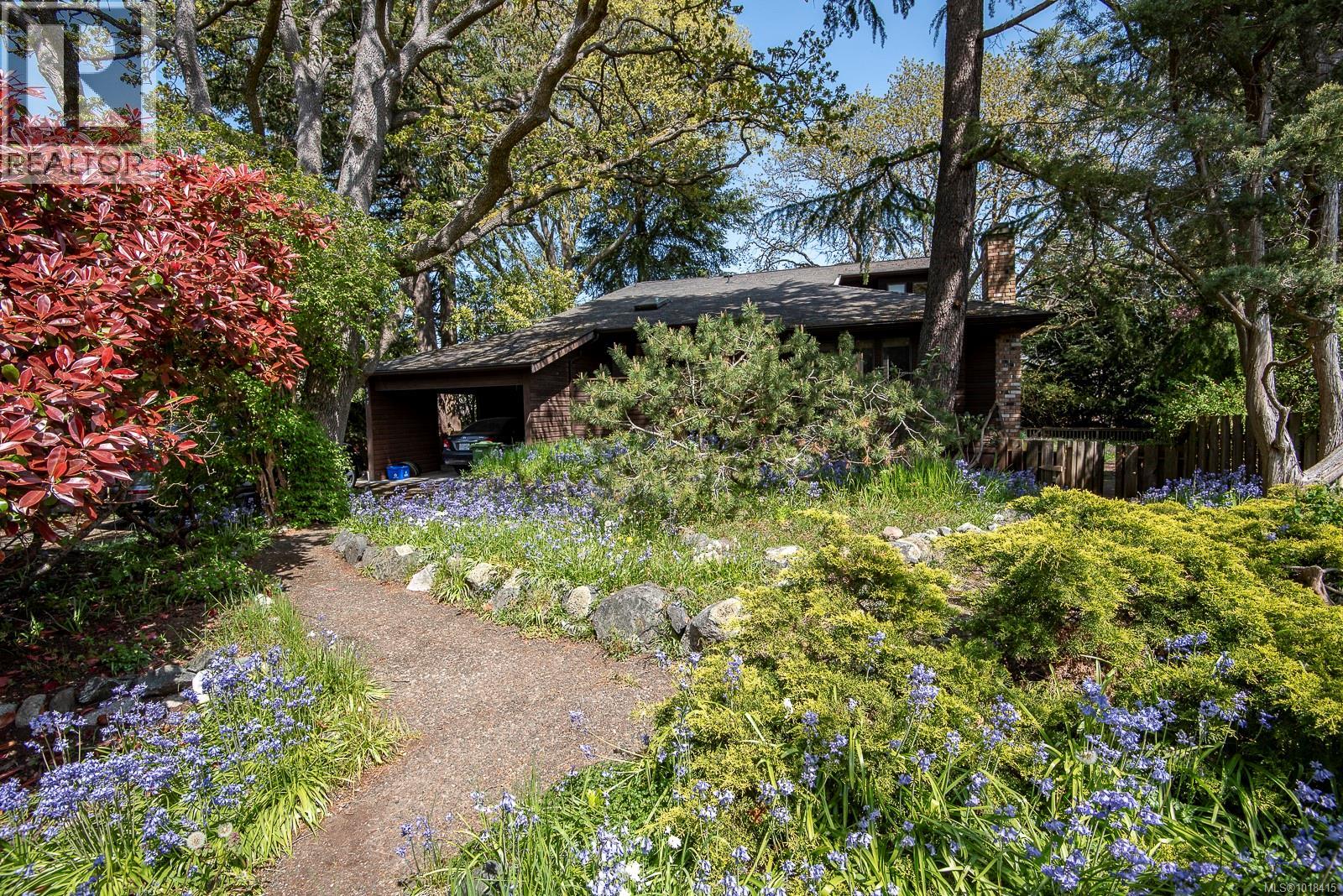 Single Family House Westcoast for Sale in  Pemberton Rd Victoria 