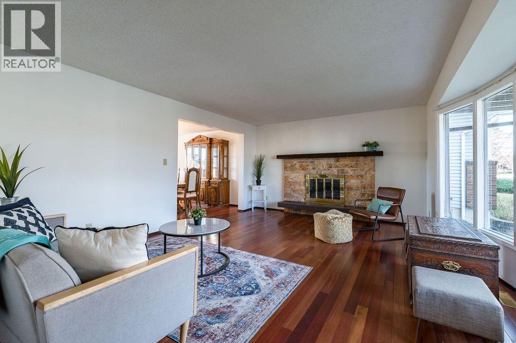 Single Family House for Sale in  Rundlelawn Place NE Rundle Calgary 