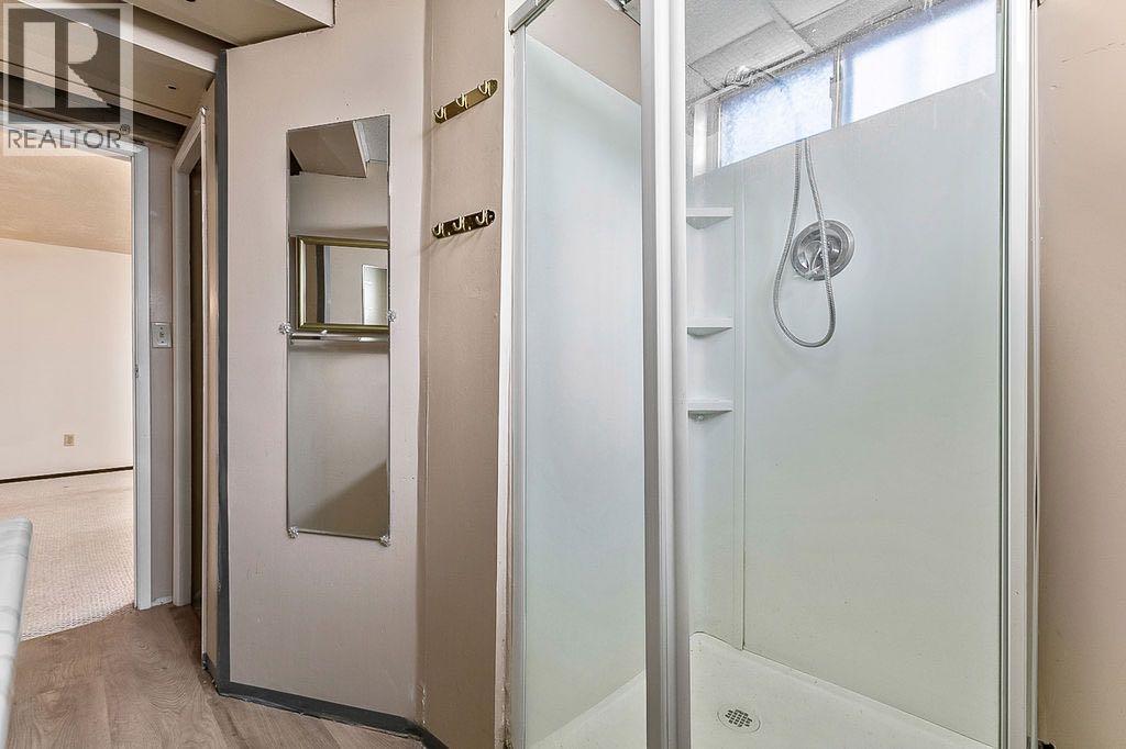 Single Family House for Sale in  Rundlelawn Place NE Rundle Calgary 