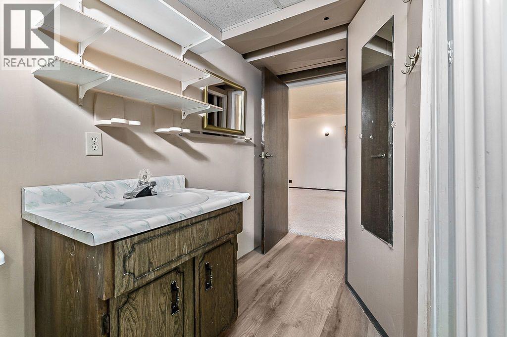 Single Family House for Sale in  Rundlelawn Place NE Rundle Calgary 