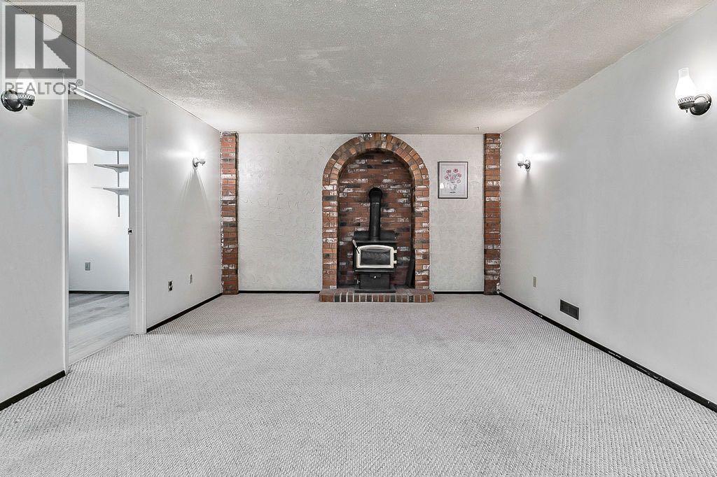 Single Family House for Sale in  Rundlelawn Place NE Rundle Calgary 