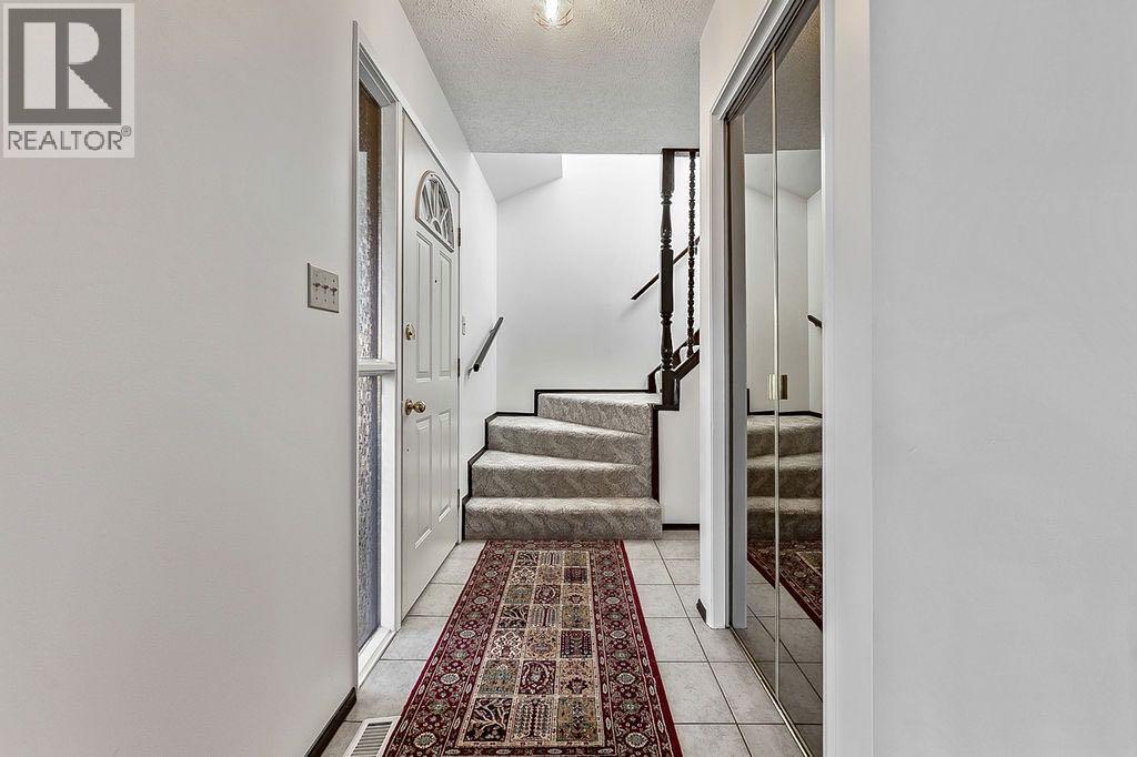 Single Family House for Sale in  Rundlelawn Place NE Rundle Calgary 