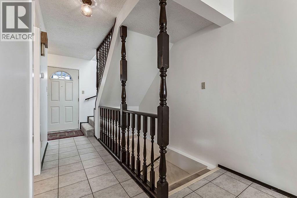 Single Family House for Sale in  Rundlelawn Place NE Rundle Calgary 