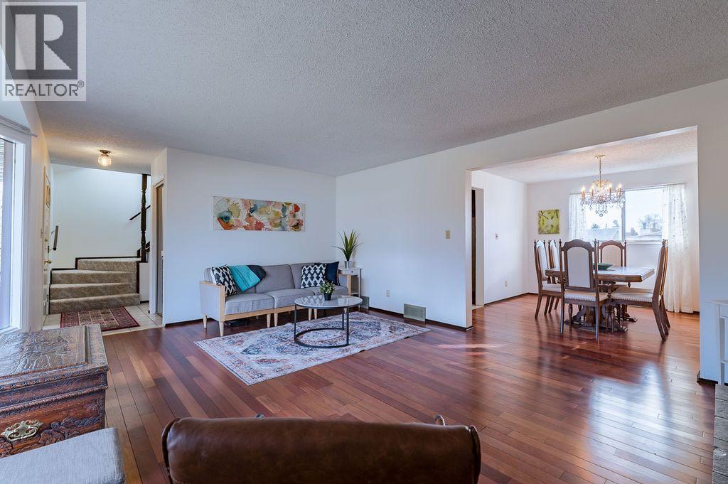 Single Family House for Sale in  Rundlelawn Place NE Rundle Calgary 