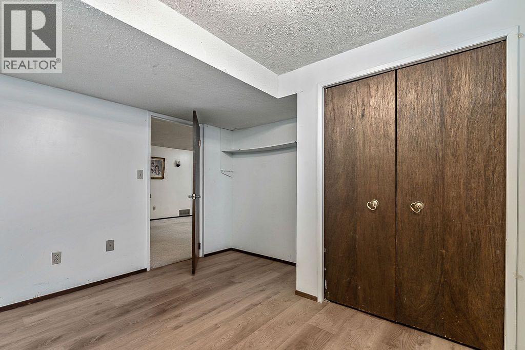 Single Family House for Sale in  Rundlelawn Place NE Rundle Calgary 