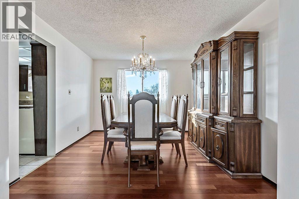 Single Family House for Sale in  Rundlelawn Place NE Rundle Calgary 