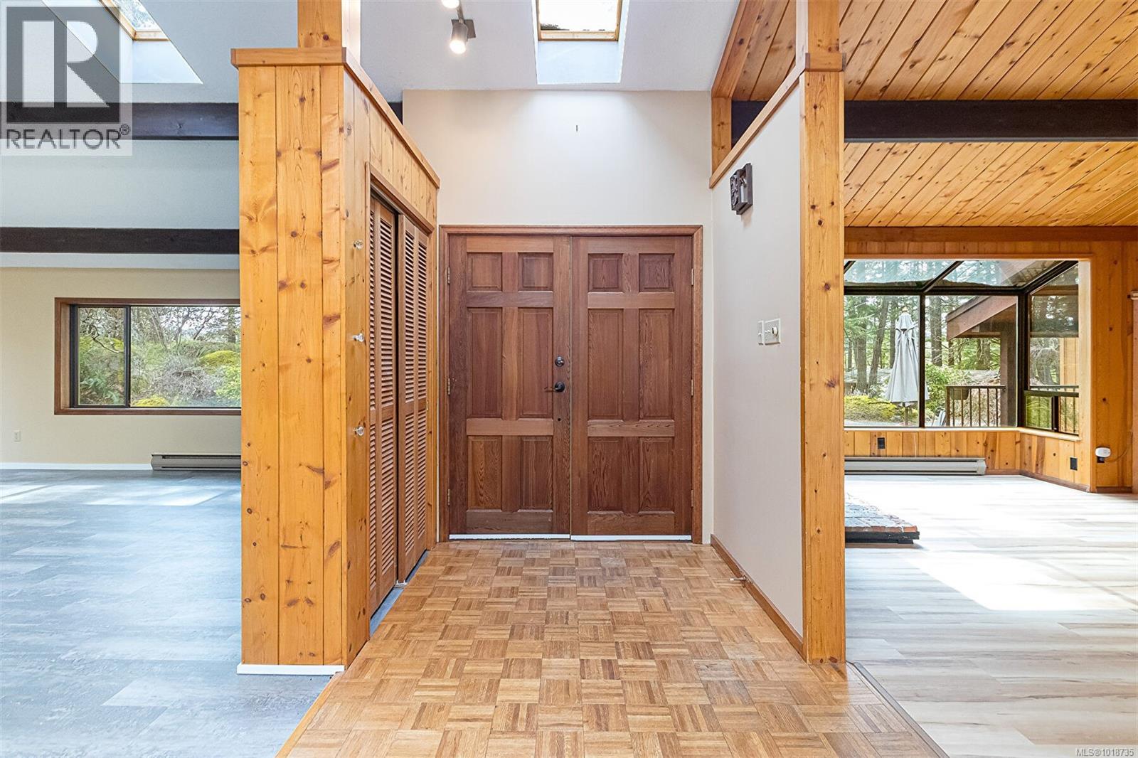  2298 Munn Road, Highlands