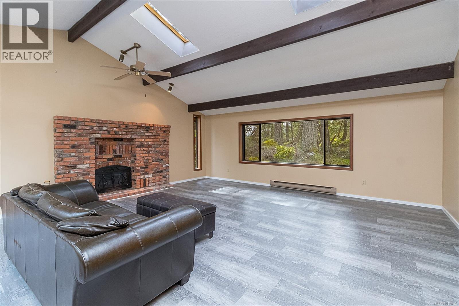  2298 Munn Road, Highlands