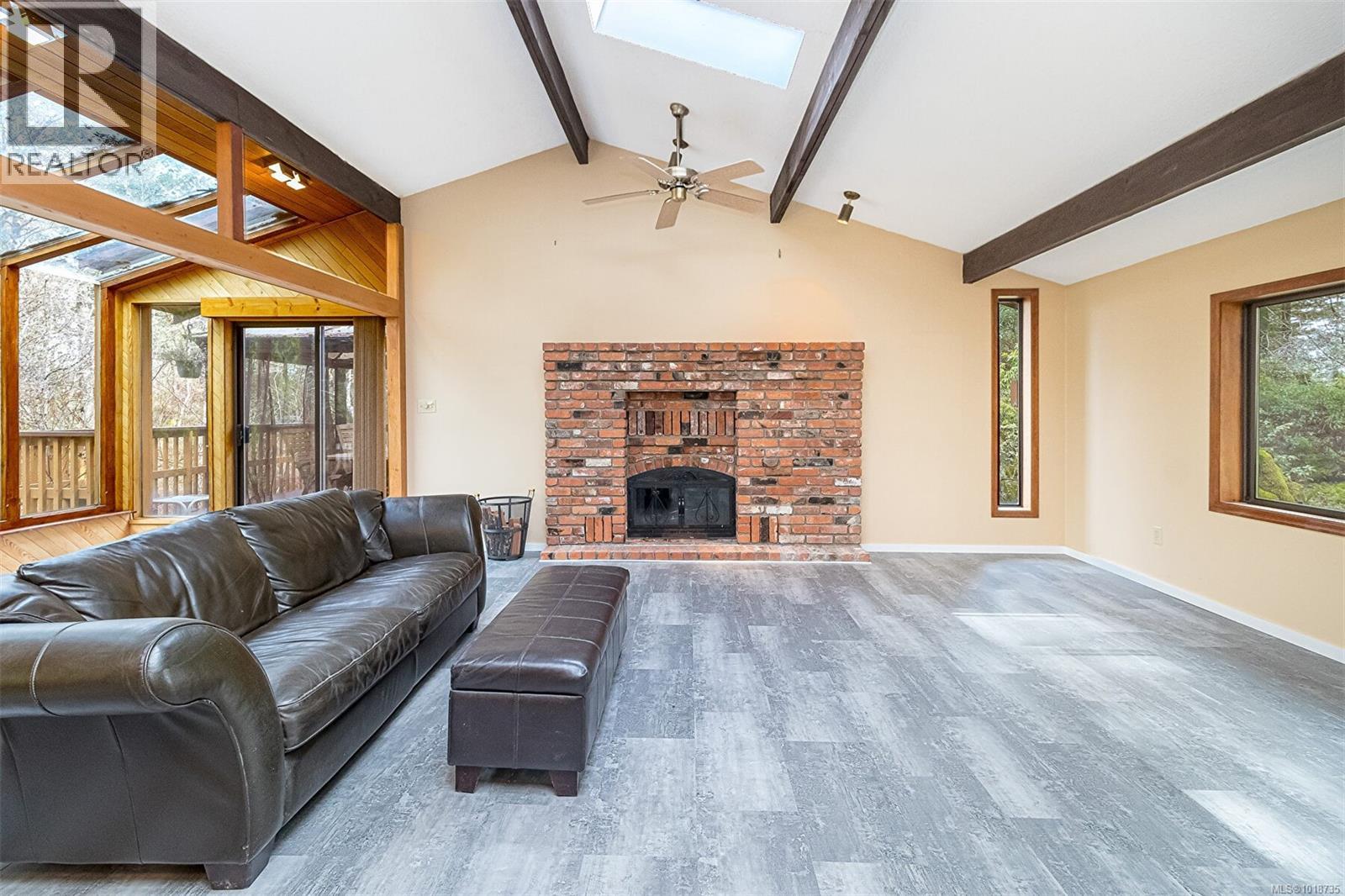  2298 Munn Road, Highlands