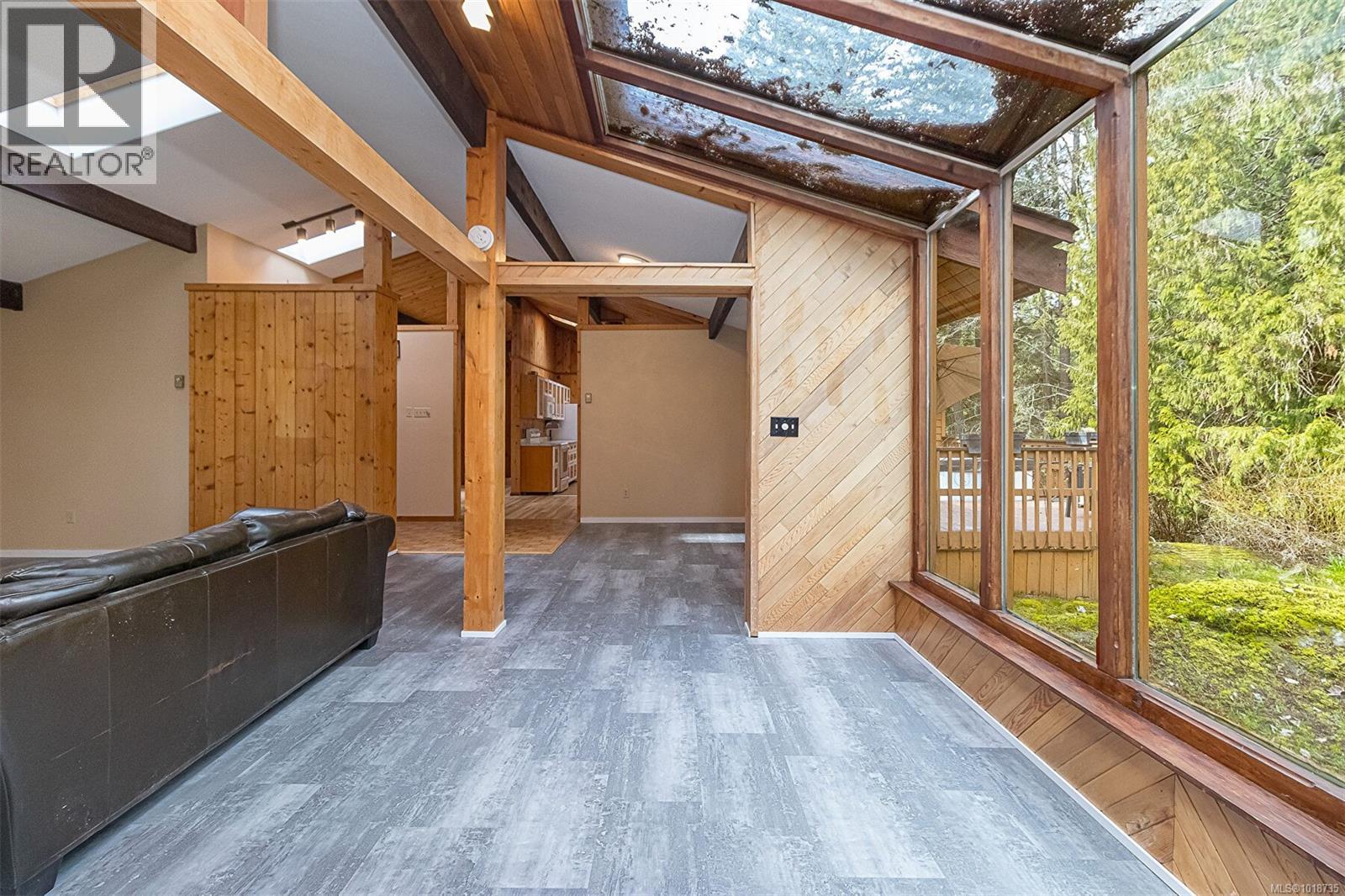  2298 Munn Road, Highlands