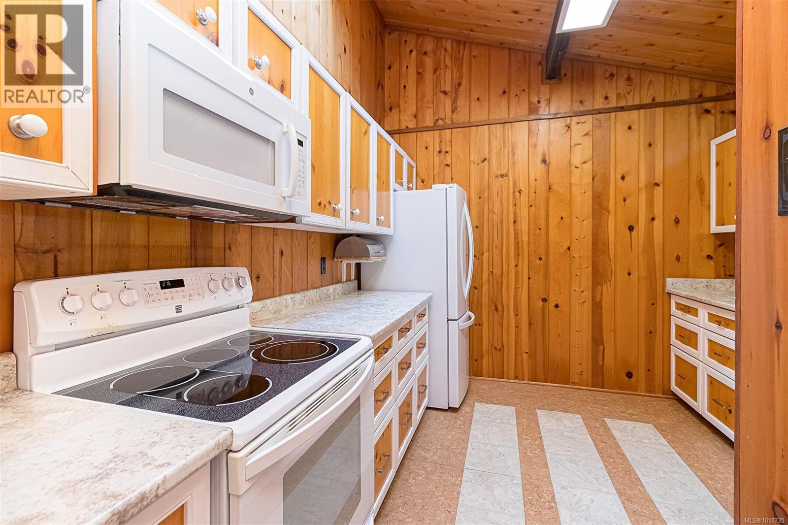  2298 Munn Road, Highlands