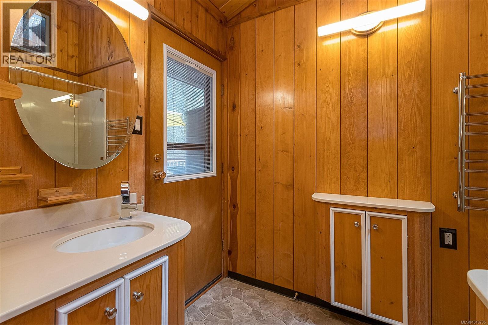  2298 Munn Road, Highlands