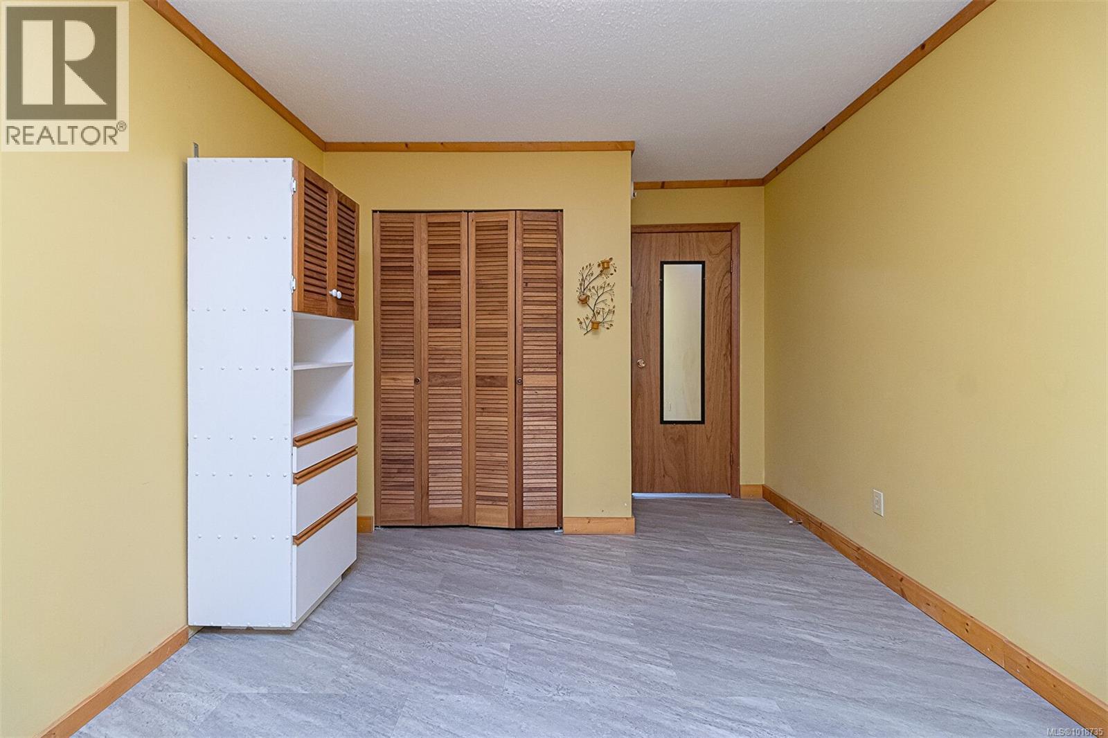  2298 Munn Road, Highlands