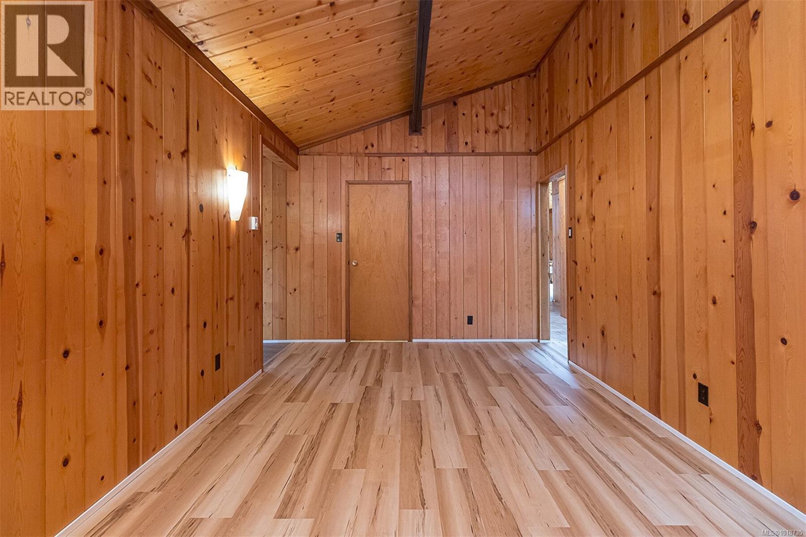  2298 Munn Road, Highlands