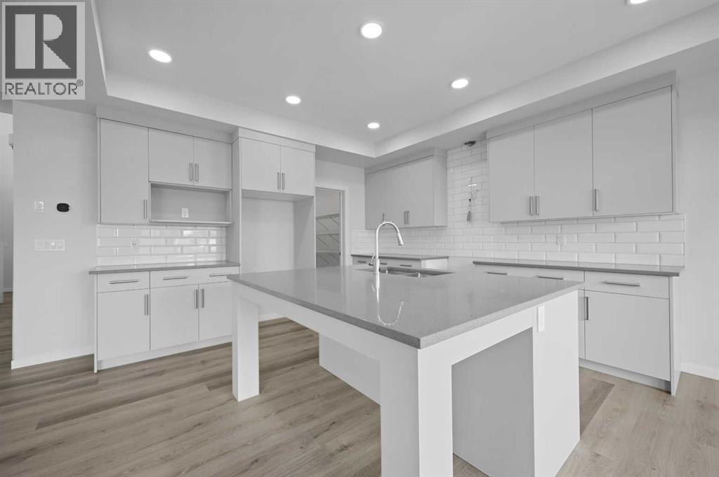 Single Family House for Sale in  Emerald Drive Evergreen Red Deer 