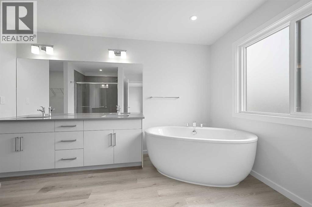 Single Family House for Sale in  Emerald Drive Evergreen Red Deer 