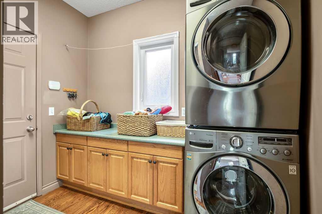 Single Family House for Sale in  Douglas Woods Grove SE Douglasdale/Glen Calgary 