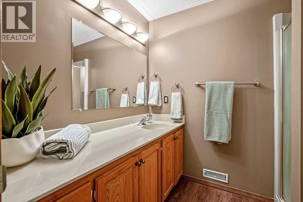 Single Family House for Sale in  Douglas Woods Grove SE Douglasdale/Glen Calgary 