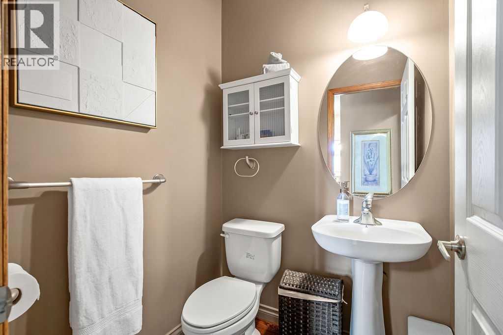 Single Family House for Sale in  Douglas Woods Grove SE Douglasdale/Glen Calgary 