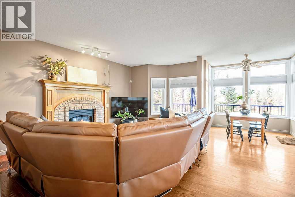 Single Family House for Sale in  Douglas Woods Grove SE Douglasdale/Glen Calgary 