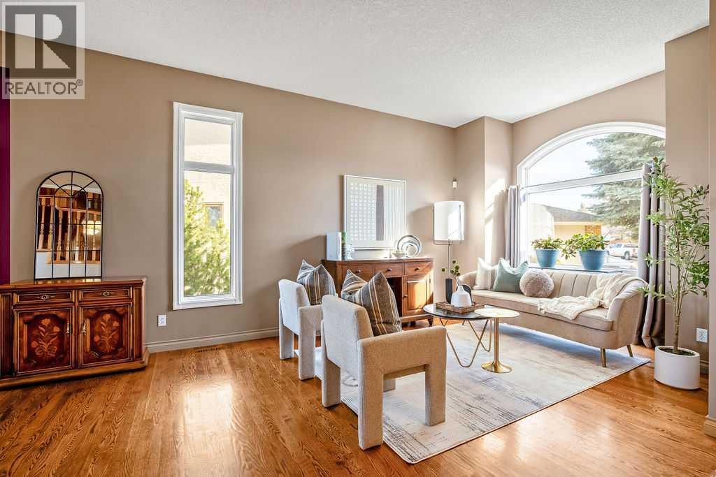 Single Family House for Sale in  Douglas Woods Grove SE Douglasdale/Glen Calgary 