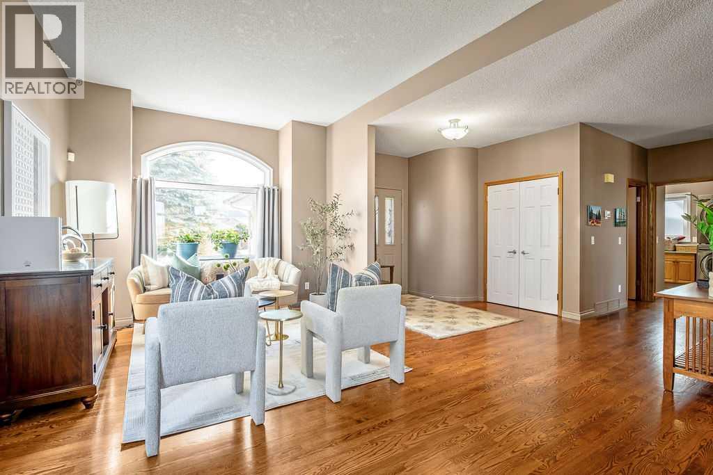 Single Family House for Sale in  Douglas Woods Grove SE Douglasdale/Glen Calgary 