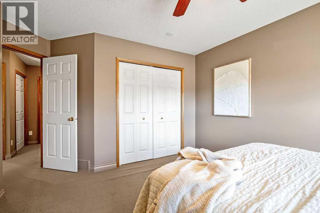 Single Family House for Sale in  Douglas Woods Grove SE Douglasdale/Glen Calgary 