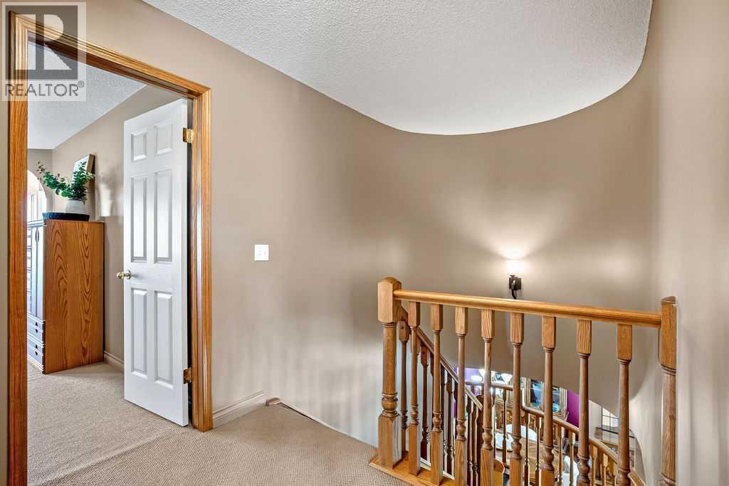 Single Family House for Sale in  Douglas Woods Grove SE Douglasdale/Glen Calgary 