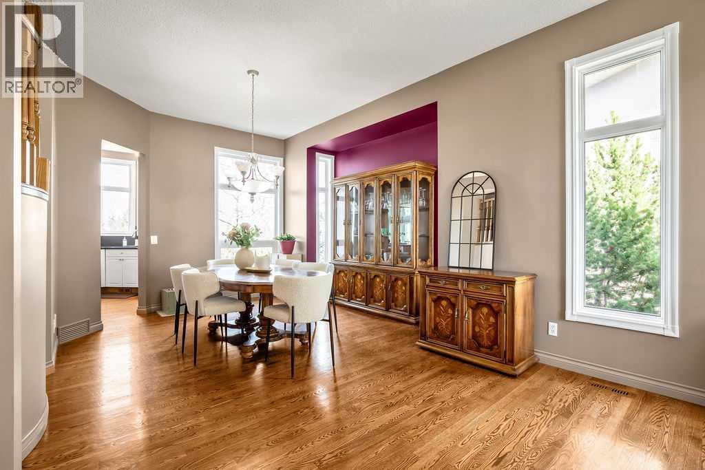 Single Family House for Sale in  Douglas Woods Grove SE Douglasdale/Glen Calgary 