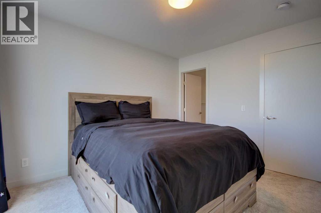 Single Family House for Sale in   Avenue NW Bowness Calgary 