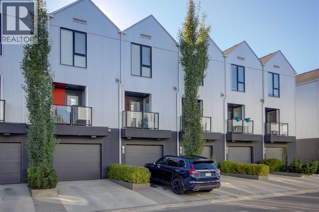 Single Family House for Sale in   Avenue NW Bowness Calgary 