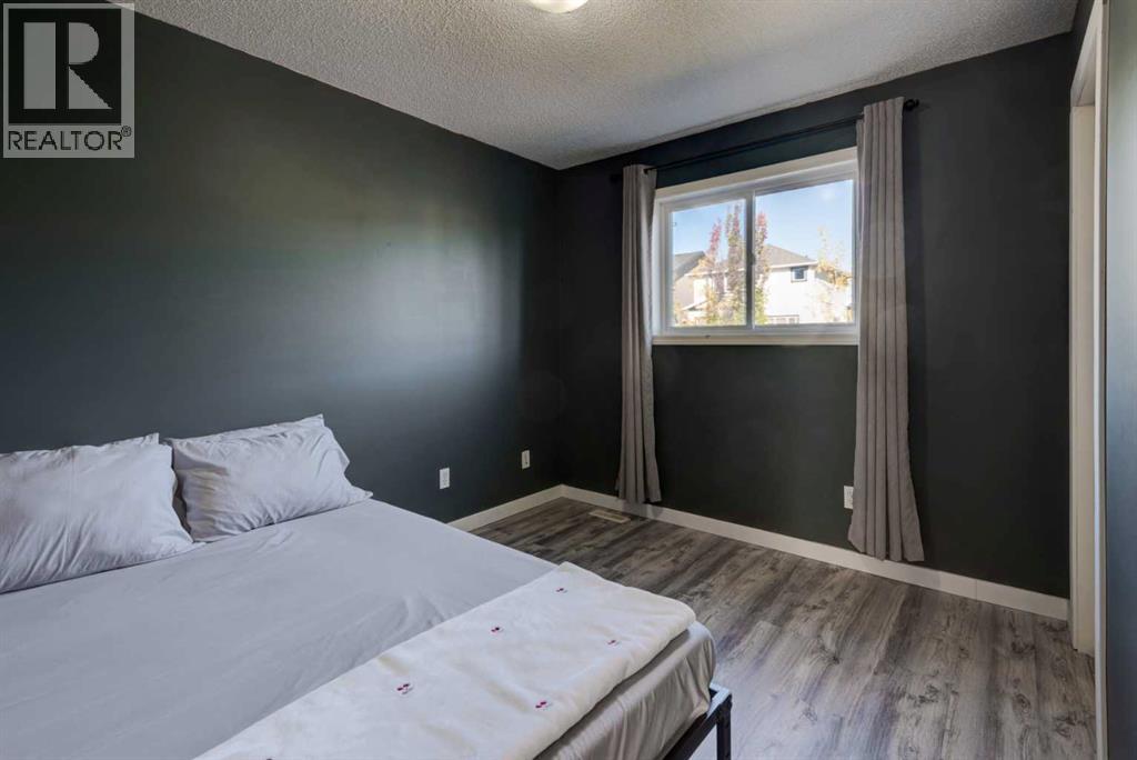 Single Family House for Sale in  Everoak Gardens SW Evergreen Calgary 