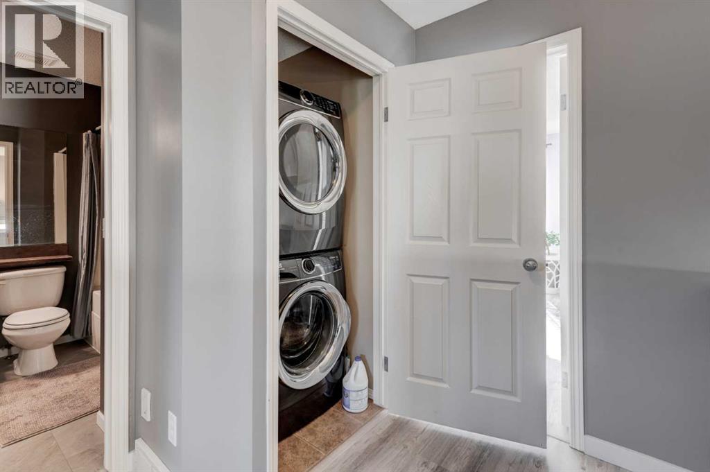 Single Family House for Sale in  Everoak Gardens SW Evergreen Calgary 