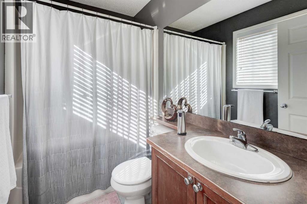 Single Family House for Sale in  Everoak Gardens SW Evergreen Calgary 