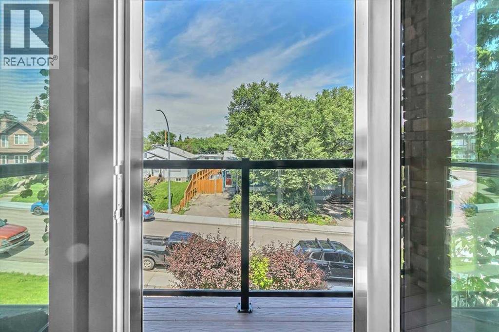 Single Family House for Sale in   Avenue NW Tuxedo Park Calgary 