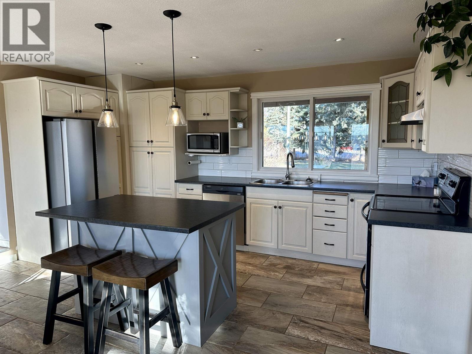 366 NORTHSIDE ROAD, Vanderhoof