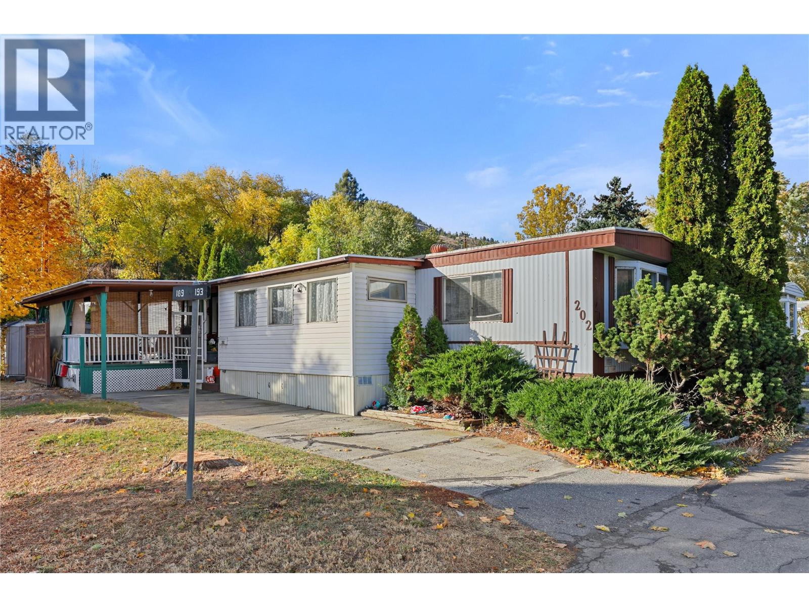 #202 2400 OAKDALE WAY - 23