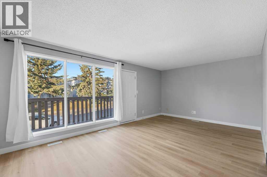 Multi-family House Bi-level for Sale in  Dovercliffe Way SE Dover Calgary 