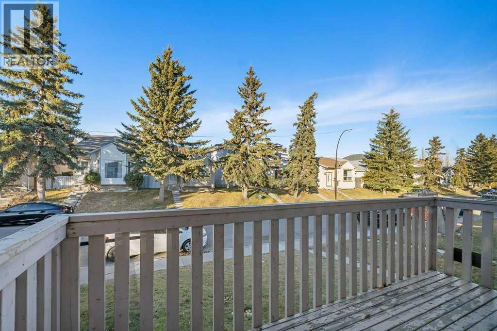 Multi-family House Bi-level for Sale in  Dovercliffe Way SE Dover Calgary 