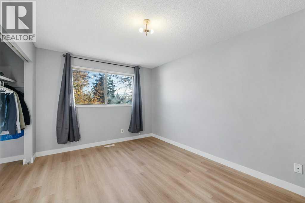 Multi-family House Bi-level for Sale in  Dovercliffe Way SE Dover Calgary 